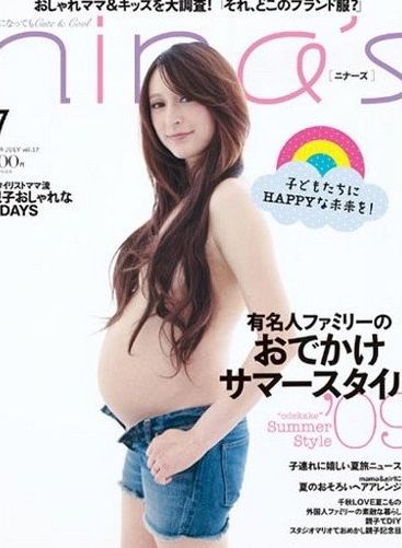 日本偶像明星兼歌手，被称为性感女神的莉亚迪桑在怀孕时也全裸上阵。