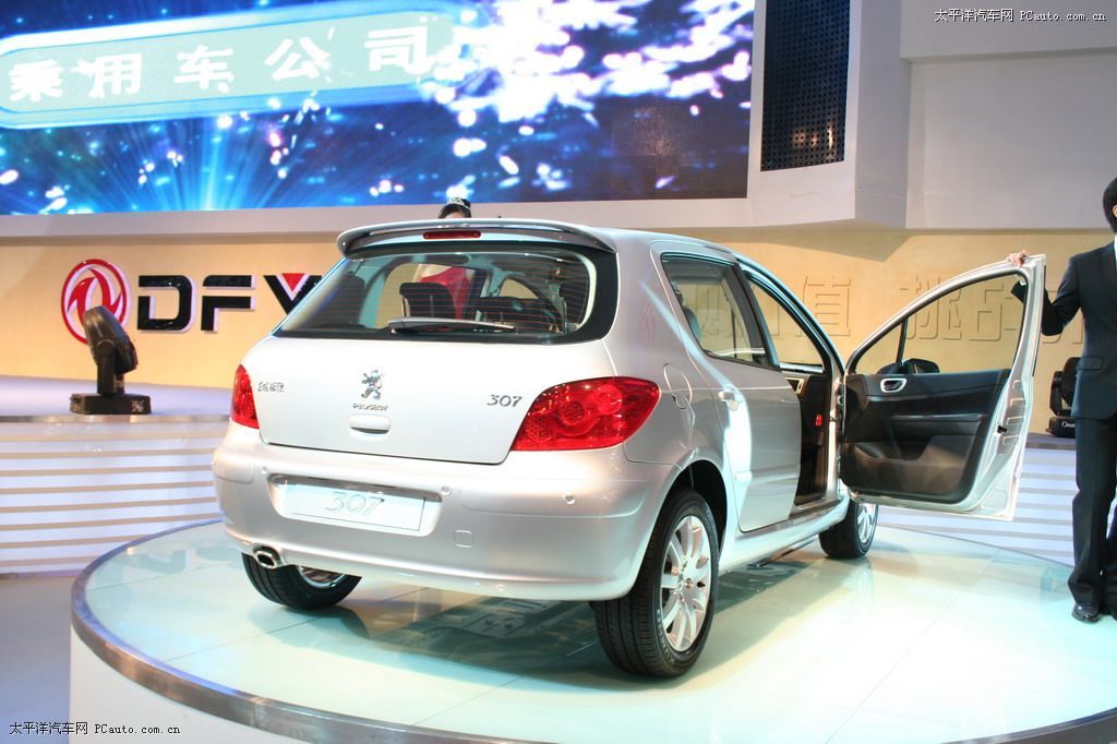 標(biāo)致307車展高清大圖