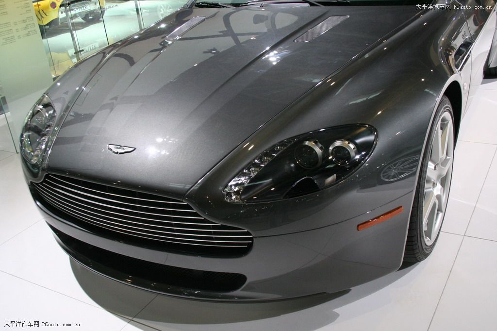 V8 VantageDƬ