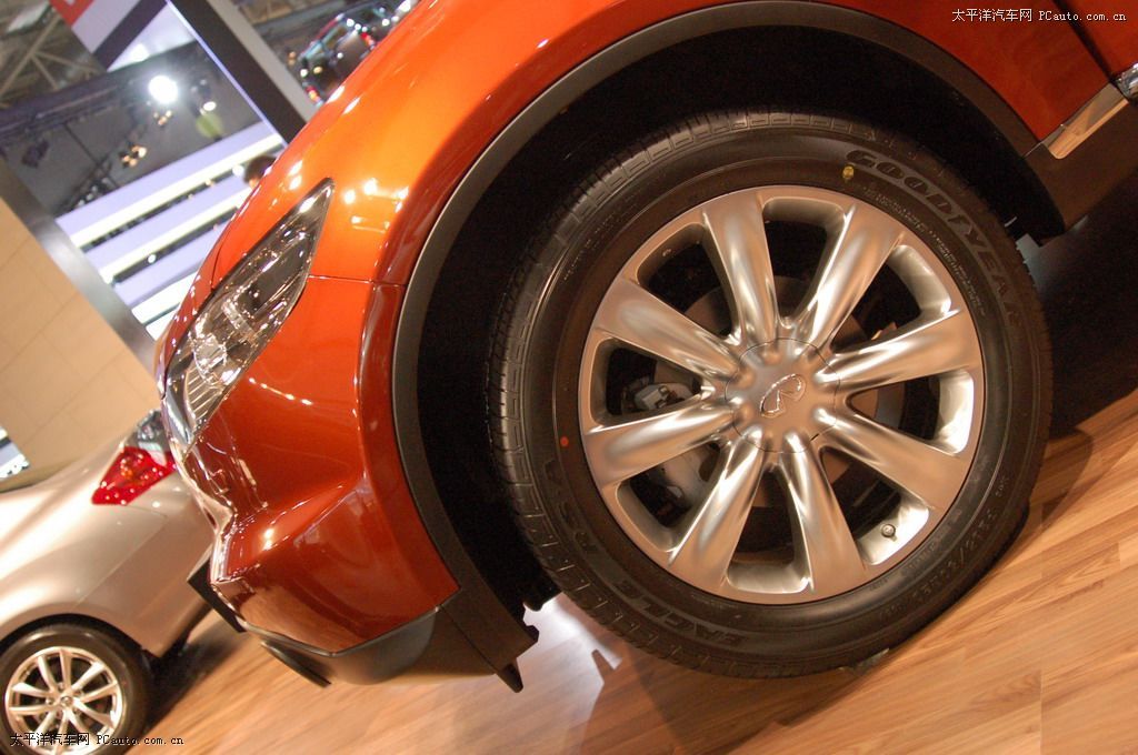 英菲尼迪FX車展高清大圖