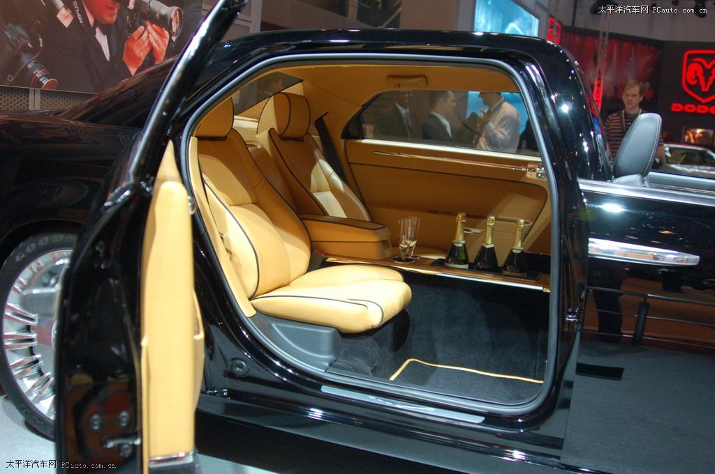 克萊斯勒300C車(chē)展高清大圖